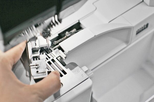 Overlock Nähmaschine reparieren: Schritte zur Selbsthilfe - Overlock Nähmaschine reparieren: Schritte zur Selbsthilfe