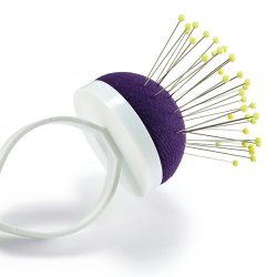 Prym Armnadelkissen mit Spange pflaumenblau/weiss