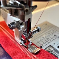 Janome AcuFeed-Flex Reißverschlussfuß ED 202-128-007