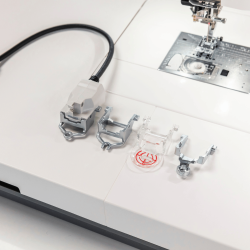 Janome Continental M17 Näh- und Stickmaschine