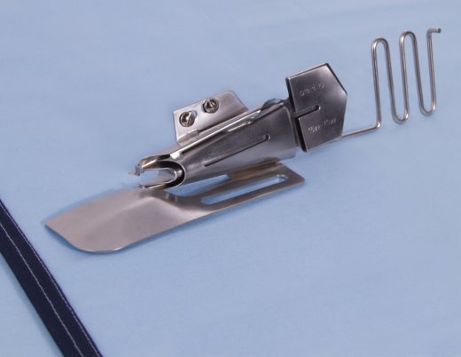Baby Lock Einzelfaltschr&auml;gbinder mit F&uuml;hrungsrechen 40 mm - 15 mm