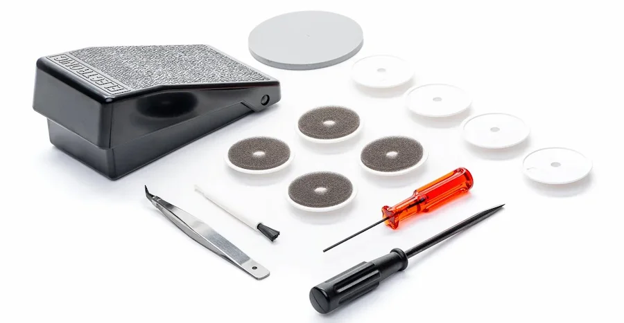 Baby Lock Euphoria Zubehör im Lieferumfang mit Werkzeug Nadeln Pinzette und Zubehörteilen