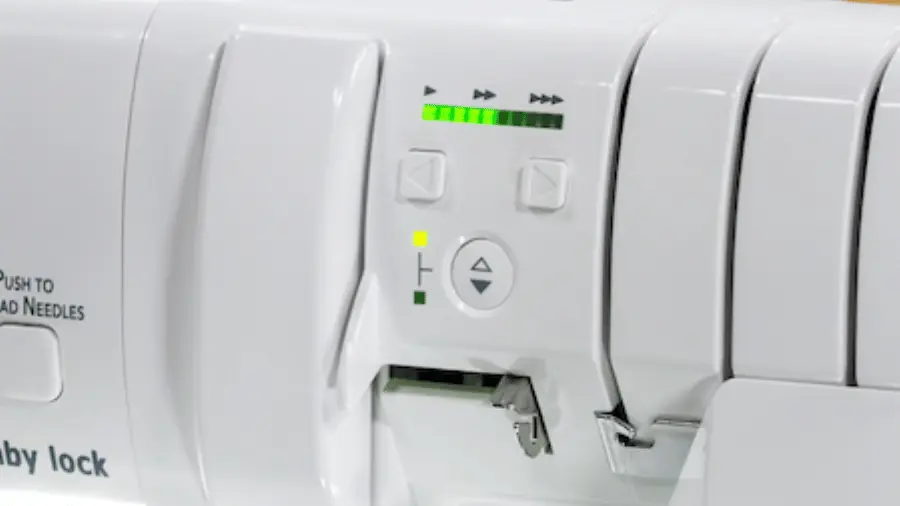 Elektronische Geschwindigkeitsregelung und Nadelposition der Babylock Serenity