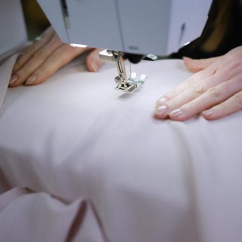 Bernina 480 präzises Nähen auf Stoff