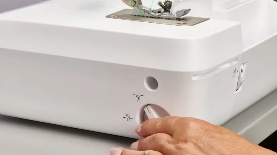 BERNINA L650 Messerbedienung von außen