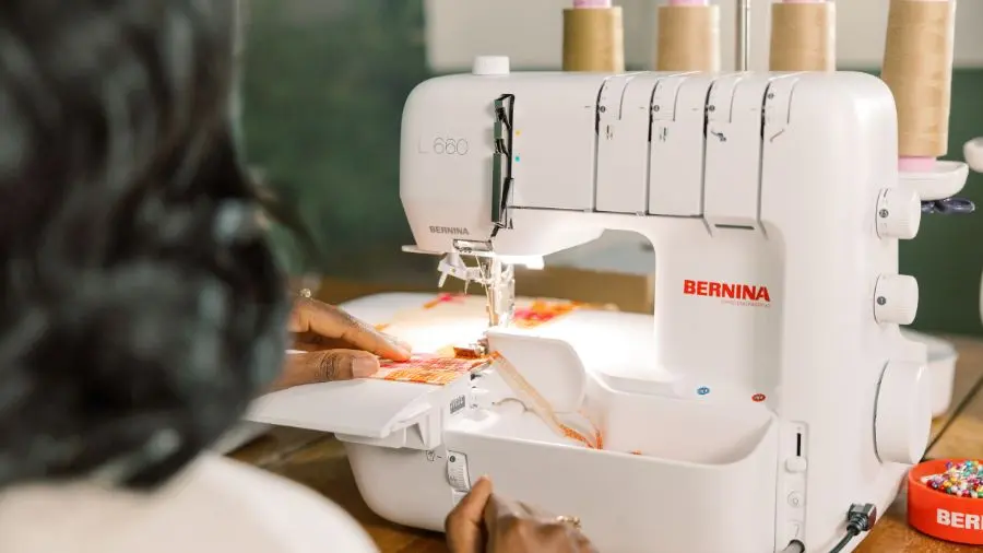 BERNINA L660 mit Anschiebetisch