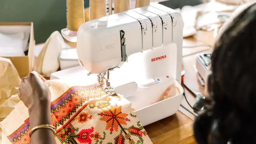 BERNINA L660 schnell präzise und leise nähen