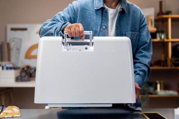 Hartschalenkoffer und Zubehör der Brother Innov-is A65