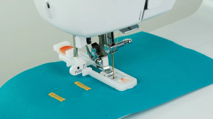 Carina Professional Knopflochautomatik mit Knopflochfuß
