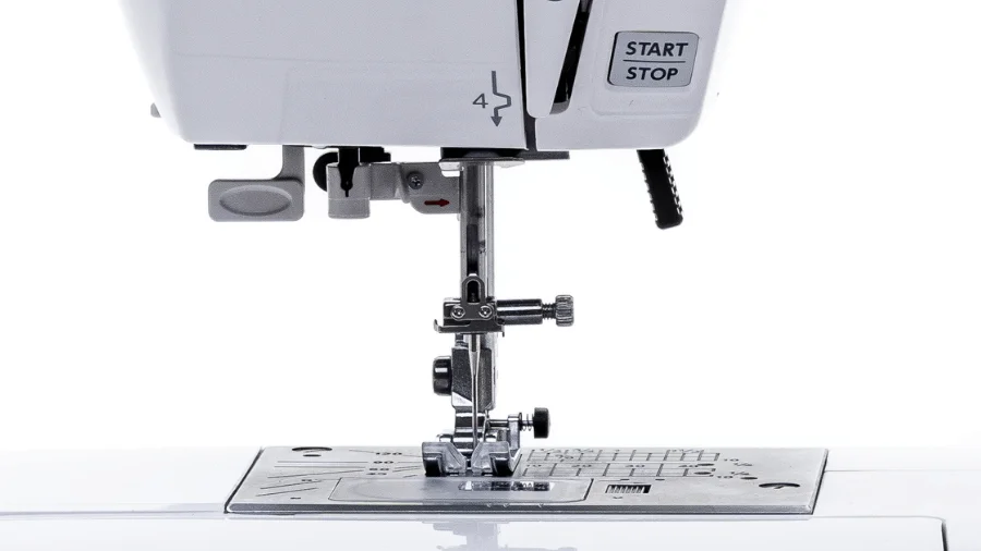 Janome 230DC Einfädelhilfe am Nadelbereich
