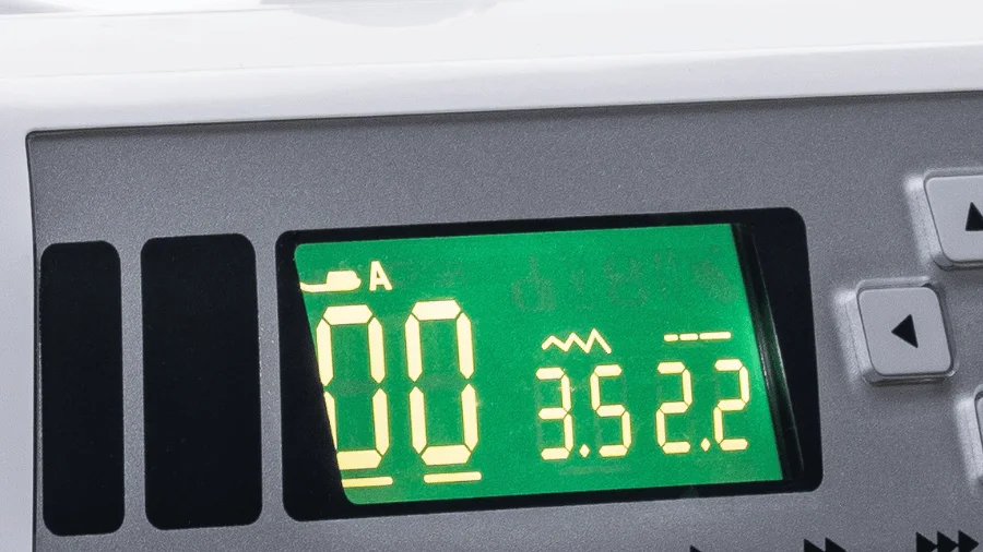 Janome 230DC LCD-Anzeige mit Nähfußempfehlung